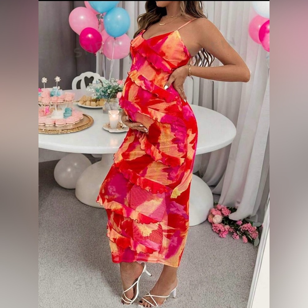 Super chic maternity dress
